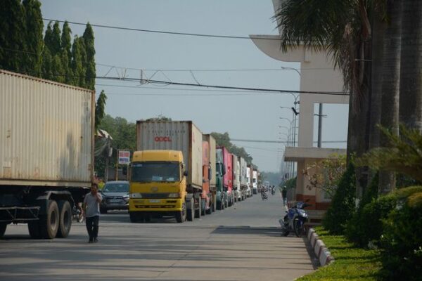 Bell xuất khẩu hàng hóa qua biên giới 